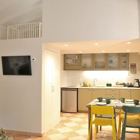 For4 Seasons Home 2 - By Avelink Spata  Luaran gambar