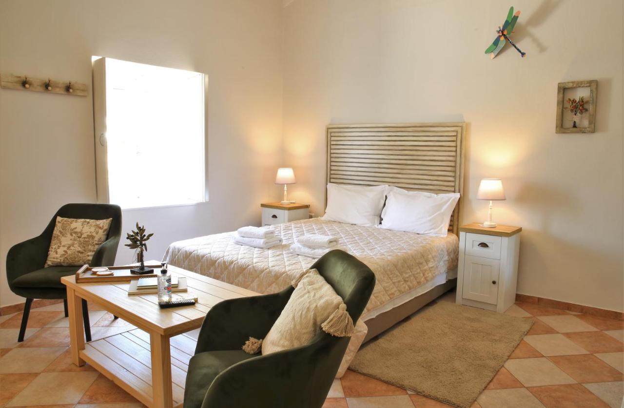 For4 Seasons Home 2 - By Avelink Spata  Luaran gambar