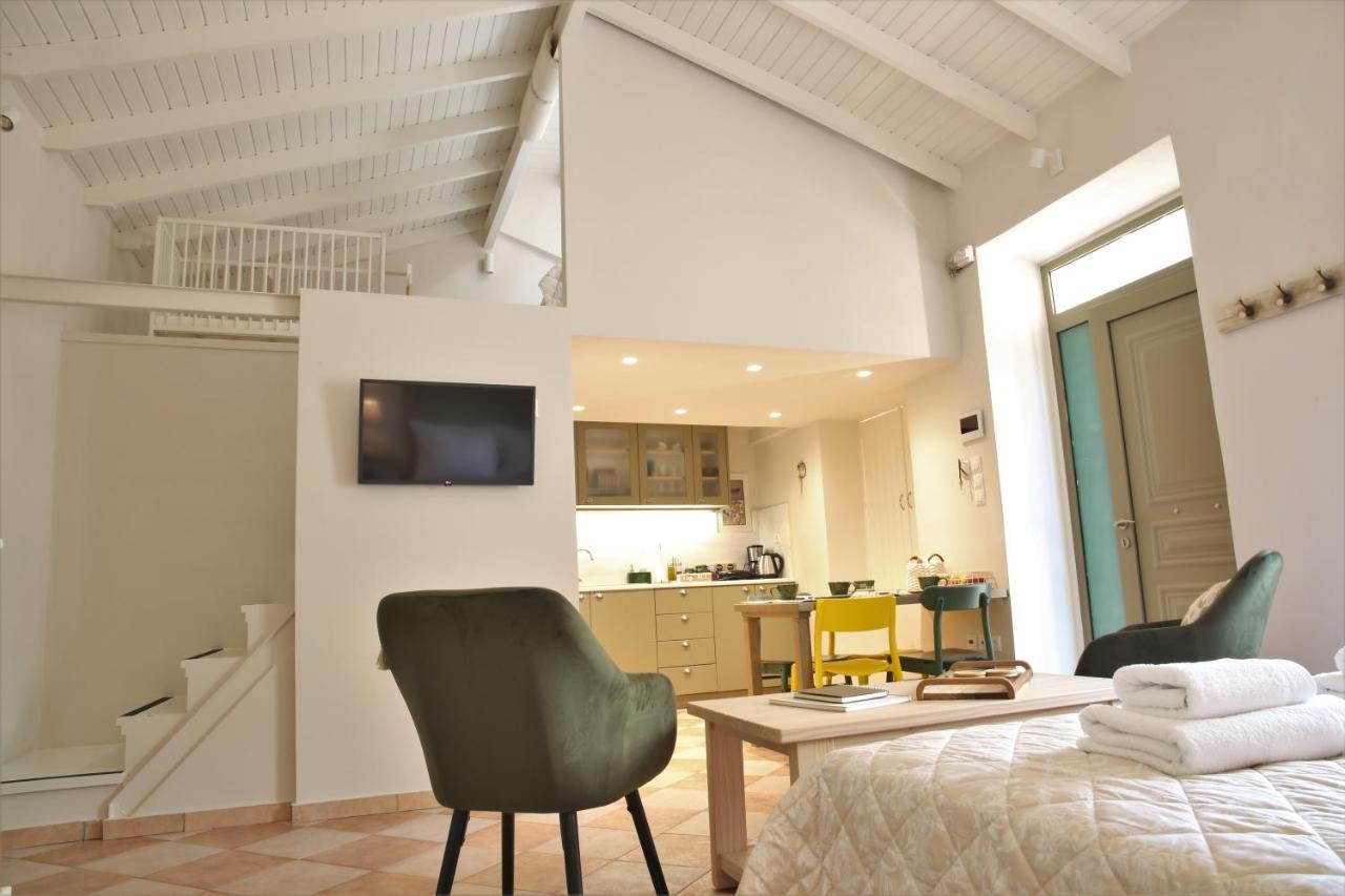 For4 Seasons Home 2 - By Avelink Spata  Luaran gambar