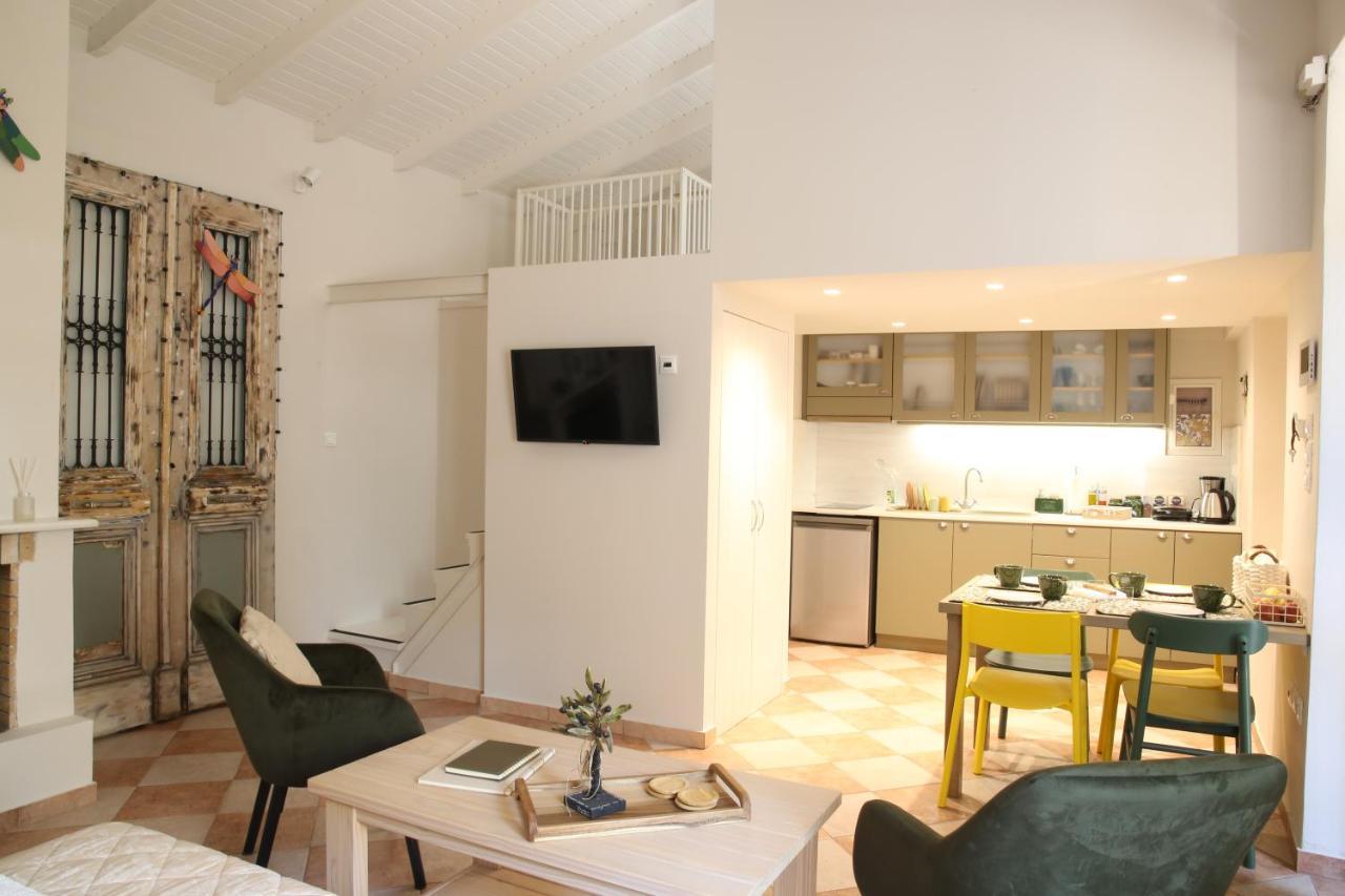 For4 Seasons Home 2 - By Avelink Spata  Luaran gambar