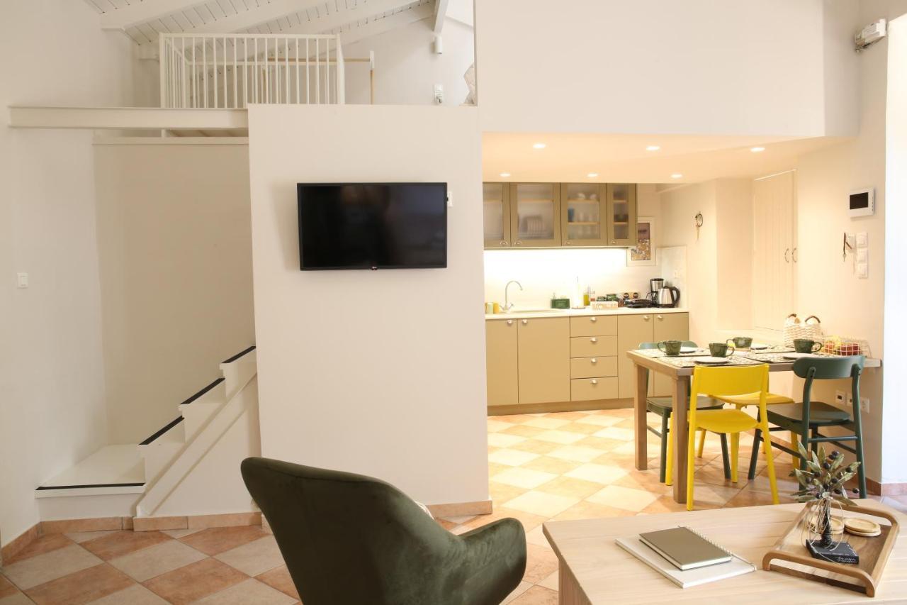For4 Seasons Home 2 - By Avelink Spata  Luaran gambar