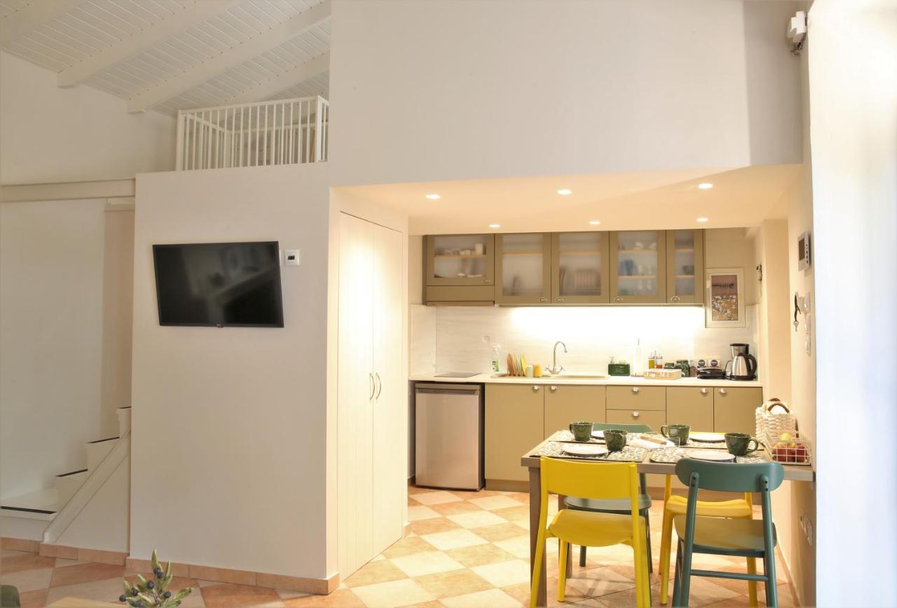For4 Seasons Home 2 - By Avelink Spata  Luaran gambar