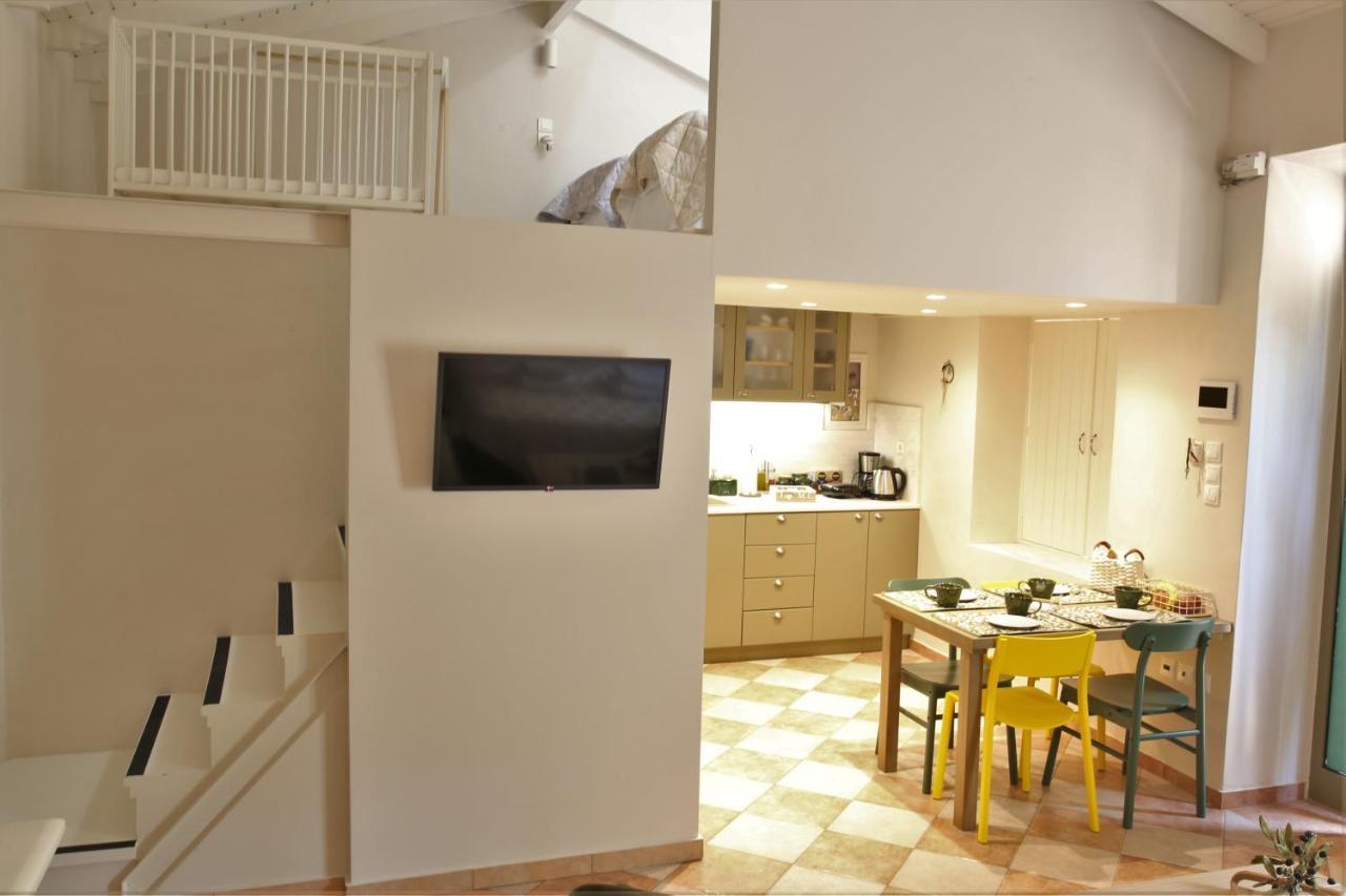 For4 Seasons Home 2 - By Avelink Spata  Luaran gambar